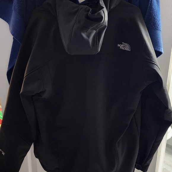 The North Face Men's Black Softshell Jacket - Picture 4 of 4